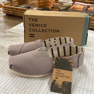 Toms gray canvas shoe size 7 nwt